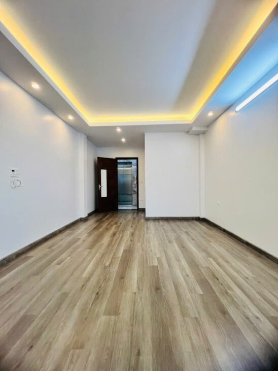 Bán nhà Xuân La, 40m x 6 tầng thang máy – ngõ thông, gần ô tô – mới keng – sầm uất, giá 10.2 tỷ