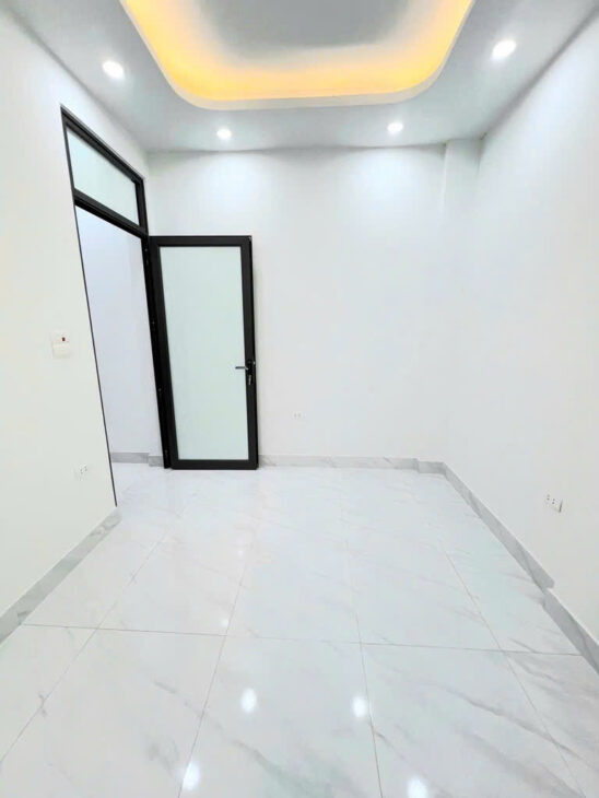 Cần Bán Nhà Tân Mai Ô Tô Đỗ Cửa 45m 2 Tầng 3 Ngủ 4.28 Tỷ Sổ Đỏ Chính Chủ