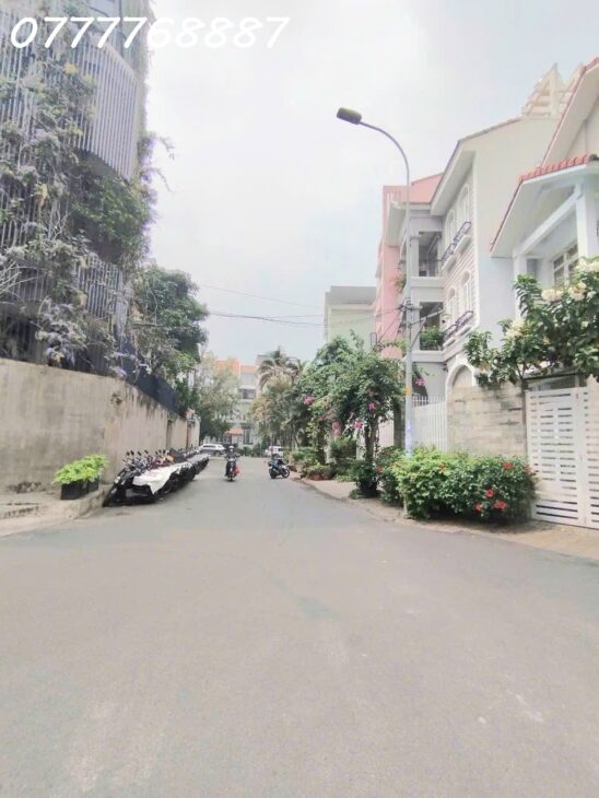 Bán đất tặng biệt thự hầm 3 tầng, AK Quận 2 ngay Trần Não gần sông