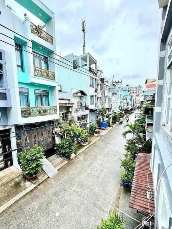 ĐƯỜNG NHỰA 10M – PHÚ ĐỊNH – QUẬN 8 GIÁP QUẬN 6, TIỆN DI CHUYỂN VỀ QUẬN 1, QUẬN 2.