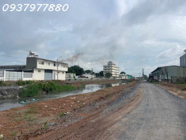 CHÍNH CHỦ GỬI BÁN GẤP LÔ ĐẤT MẶT TIỀN KÊNH TIÊU – XUÂN THỚI ĐÔNG, HÓC MÔN – DIỆN TÍCH KHỦNG 1.238M²