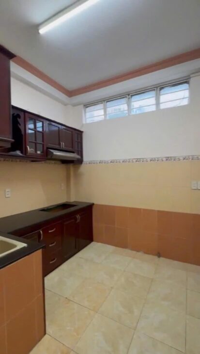 BÁN GẤP, 75m2 nở hậu 5.7m, Nguyễn Hồng Đào, HXH thông, giá chỉ 8 tỷ