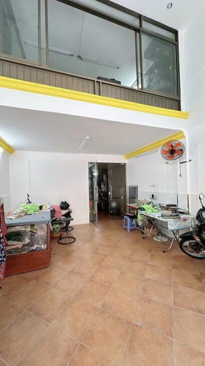 Mặt tiền 4 tầng x 60 m2, mới đẹp ở ngay, dòng tiền 240 tr.N, Đồng Đen, giá chỉ 17.9 tỷ