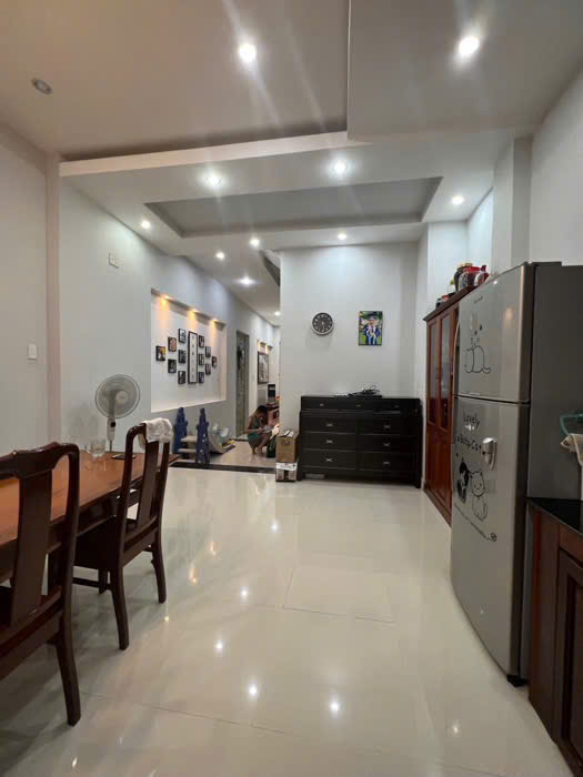 OTO NGỦ TRONG NHÀ, GIÁP BÌNH THẠNH- GIÁP PHẠM VĂN ĐỒNG- KHU DÂN CƯ SẦM UẤT