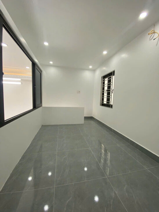 Nhà mặt đường Nguyễn Văn Linh gần AEON, 40m 1.5 tầng, Giá 2.35 tỉ