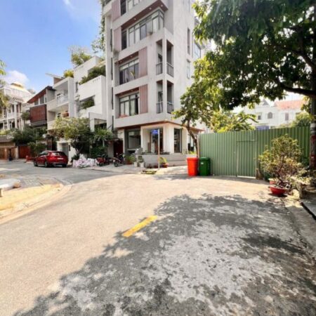 Bán tòa nhà Góc 3MT 5 tầng Q Tân Bình, đang kinh doanh phòng khám, Gần CMT8