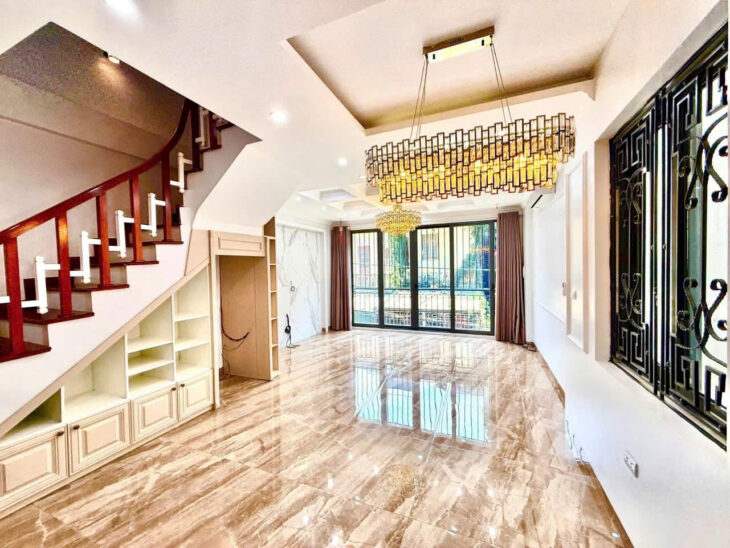 BÁN NHÀ 5 TẦNG MỚI NGÕ 193 BỒ ĐỀ – LONG BIÊN – GIÁ 13.8 TỶ Liên hệ chính chủ: 0383 150 180