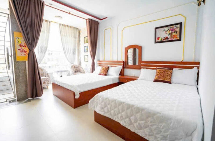 Bán khách sạn 6 tầng TTTP Nha Trang. 102m2 giá bán 18,5 tỷ Lh : e Na