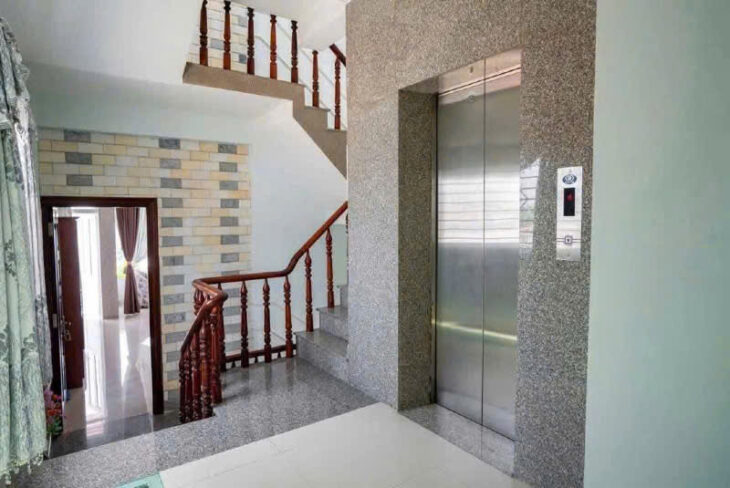 Bán khách sạn 6 tầng TTTP Nha Trang. 102m2 giá bán 18,5 tỷ Lh : e Na