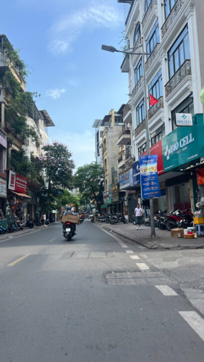 BÁN TÒA VĂN PHÒNG 180M2 x 9 TẦNG, GIÁ 59 TỶ.MẶT PHỐ VƯƠNG THỪA VŨ, THANH XUÂN, HÀ NỘI