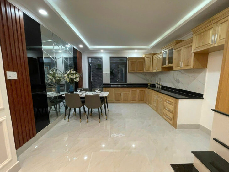 Nhà đẹp nét căng Hồng Tiến, 49,6m2 x 4 tầng, giá 8,4 tỷ.