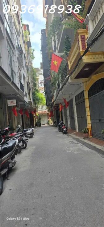 Chỉ 17 tỷ-ô tô tránh nhau vô tư-Phạm Tuấn Tài, Cầu Giấy