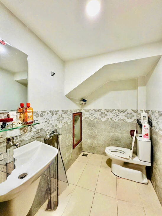 Nhà Đẹp 2 Tầng 1 Lủng – SHR Hẻm 5M Xe Hơi Tân Thới Hiệp Q12 Gần Gò Vấp