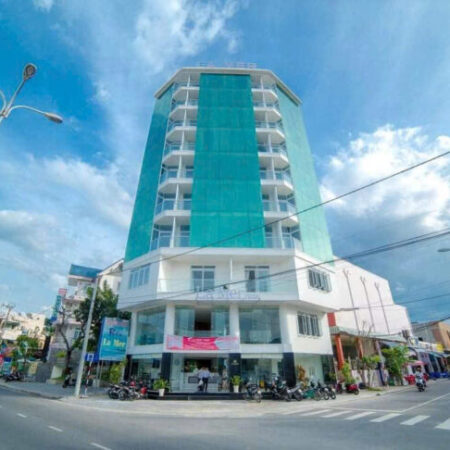 bán khách sạn 2 mặt tiền đường Phạm Văn Đồng TP Nha Trang, Tỉnh Khánh Hoà . Diện tích 93 m2 Giá