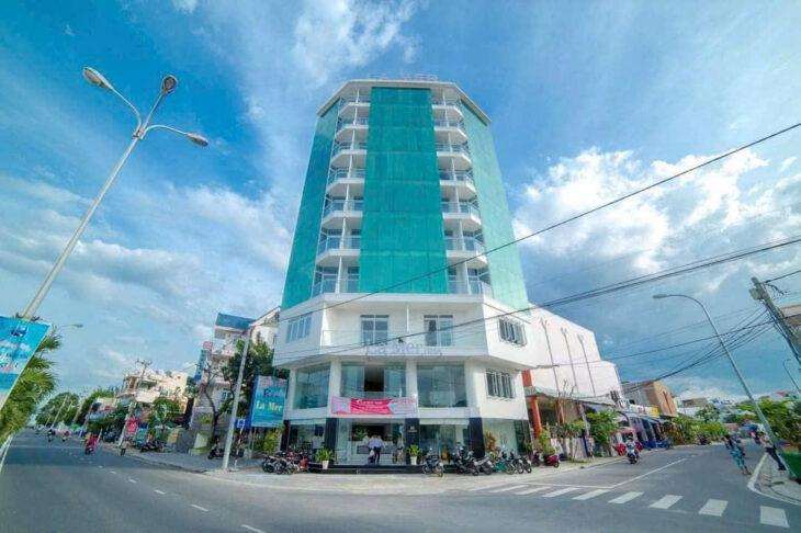 bán khách sạn 2 mặt tiền đường Phạm Văn Đồng TP Nha Trang, Tỉnh Khánh Hoà . Diện tích 93 m2 Giá