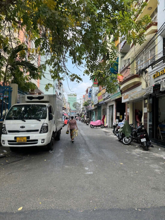 GIÁP QUẬN 10 – LÝ THƯỜNG KIỆT – TÂN BÌNH – NHÀ ĐẸP 2 TẦNG – HXH – NỞ HẬU TÀI LỘC – 116M2 – NHỈNH