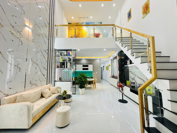nhà ngay ngã tư phước lý