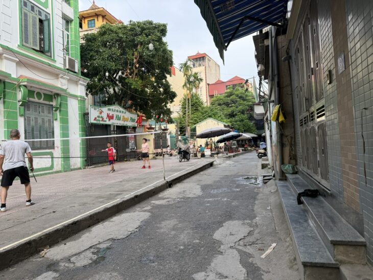 HIẾM!!! BÁN NHÀ PHỐ HOA BẰNG, YÊN HÒA, CẦU GIẤY – 90M² – Ô TÔ VÀO NHÀ – GIÁ 9,3 TỶ