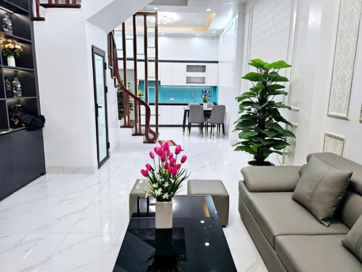 Nhà 5 tầng – ngõ 68 Cầu Giấy – 38m² – sân để xe – 10.8 tỷ