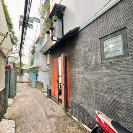 Nhà đẹp ngay Nhiêu Tứ, hẻm 3m cách 7 căn ra mặt tiền.