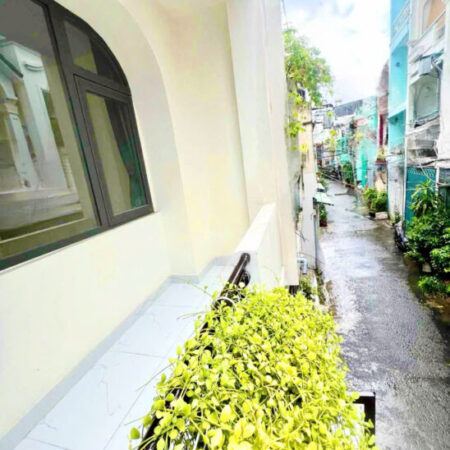 Bán nhà Q10, thông CMT8, oto trong nhà, 44M2, cao 2 tầng 2 phòng: Nhỉnh 6 Tỷ.