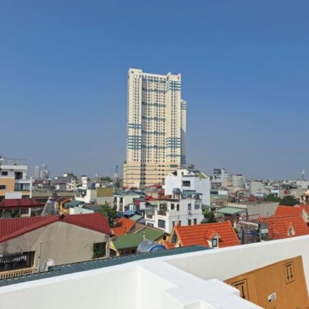 BÁN NHÀ LÔ GÓC NGUYỄN VĂN CỪ – THANG MÁY – Ô TÔ TRÁNH – GIÁ 13,9 TỶ 📍 Vị trí đắc địa – Duy nhất