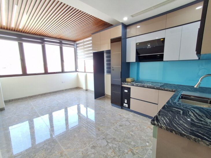 BÁN NHÀ LÔ GÓC NGUYỄN VĂN CỪ – THANG MÁY – Ô TÔ TRÁNH – GIÁ 13,9 TỶ 📍 Vị trí đắc địa – Duy nhất