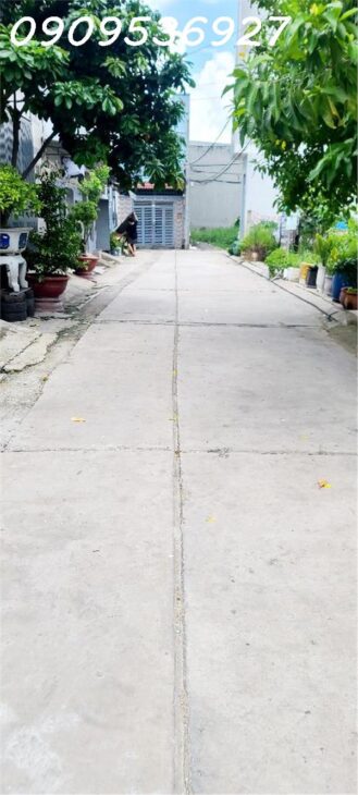 SÁT TÊN LỬA – NHỈNH 5 TỶ – NHÀ 2 TẦNG CÓ SÂN THƯỢNG – HẺM XE TẢI THÔNG – XE HƠI VÀO NHÀ – 2 MẶT HẺM