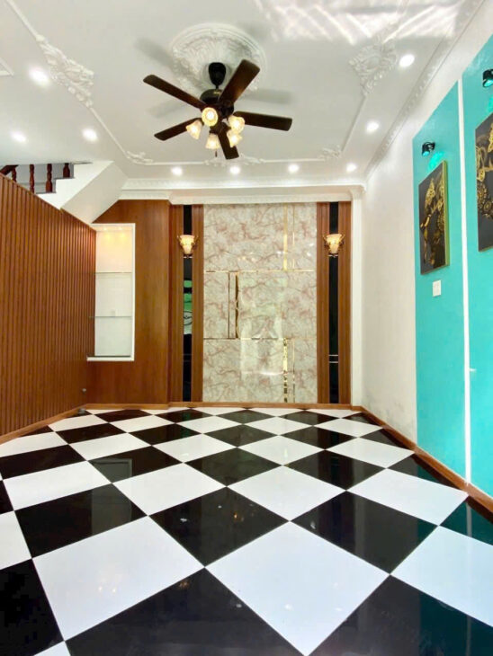 37. Nhà trệt lầu sau lưng Vincom Hùng Vương cách mặt tiền chỉ 1 căn nhà