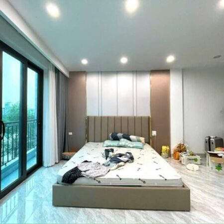 Bán nhà Đống Đa, 6T thang máy, view hồ, 10m ra Oto tránh, 50m2, 13 tỷ