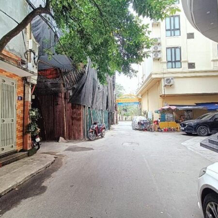 Bán đất Nguyễn Khang 2 mặt ngõ, ô tô vào, xây CCMN dòng tiền