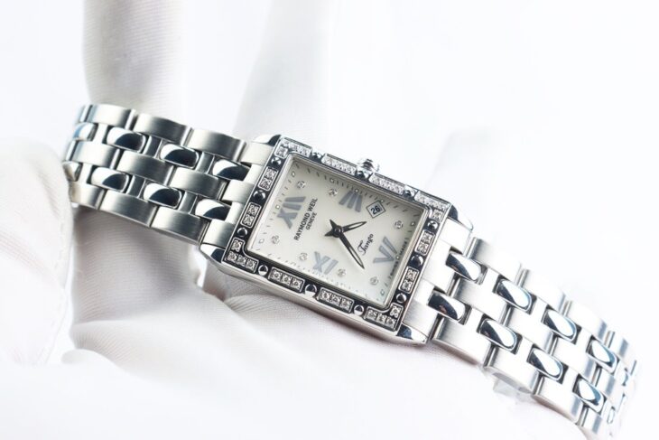 ĐH Nữ : Raymond Weil Tango mặt Xà Cừ – Niềng & cọc số đính full Kim Cương thiên nhiên