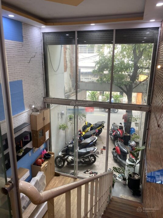 Nhà đẹp cho thuê số 2 Đặng Văn Ngữ, P. 10 Phú Nhuận. Diện tích 4×19 trệt lửng 3 lầu, Giá 43 triệu