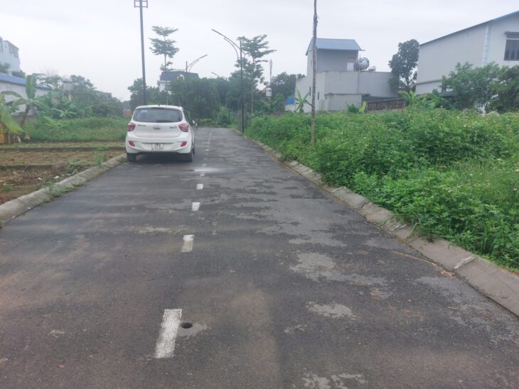 Bán đất nền Láng Hòa Lạc 100m2 giá 2.2 tỷ – gần FPT, sổ đỏ riêng, khu dân cư đông đúc Nguyễn Hùng
