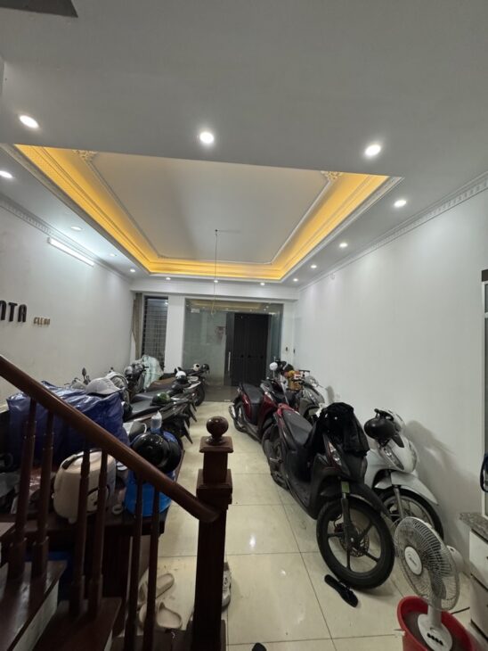 Bán nhà Kim Giang- Ngõ ô tô tránh- Ô tô vào nhà- 38m2