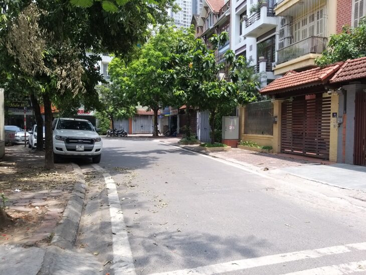 Cho thuê biệt thự 220m2, 1 hầm, 4 nổi khu nhà ở Quốc Hội Phùng Khoang