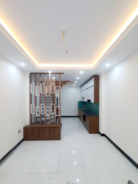 B Đường thông, ô tô qua cửa, ngay trường Hoài Đức A, nhà Kim Chung, 4,5 tầng 36m2 giá 5 tỷ 7