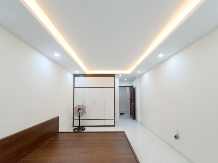 B Đường thông, ô tô qua cửa, ngay trường Hoài Đức A, nhà Kim Chung, 4,5 tầng 36m2 giá 5 tỷ 7
