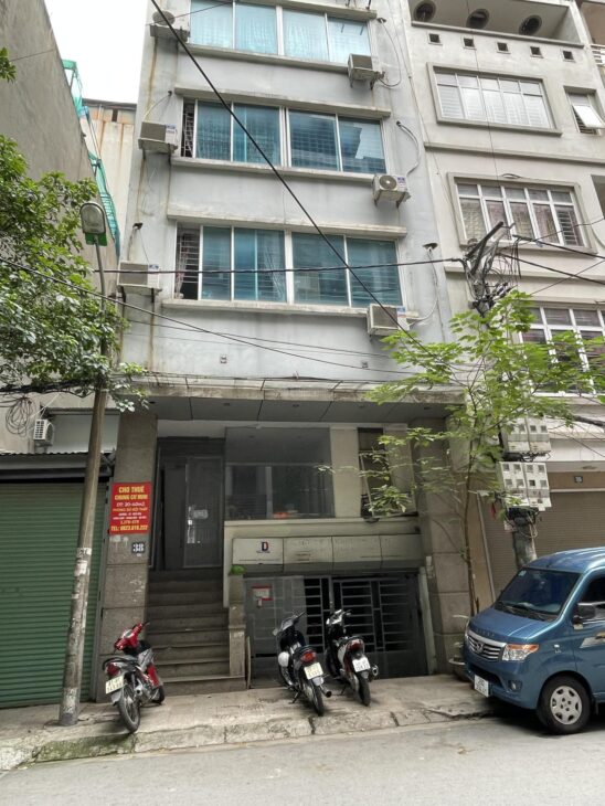 Cho thuê nhà mặt phố Trần Vỹ, 80m2, 7 tầng, thông sàn, giá thuê 55 triệu/tháng