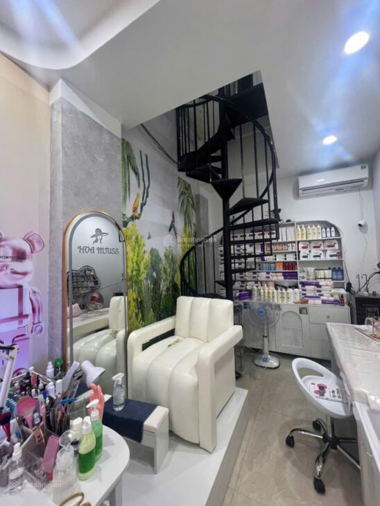 Cần bán nhà ngay phố Đình Thôn, 9 tầng, doanh thu 150tr/ tháng- oto tránh giá tốt