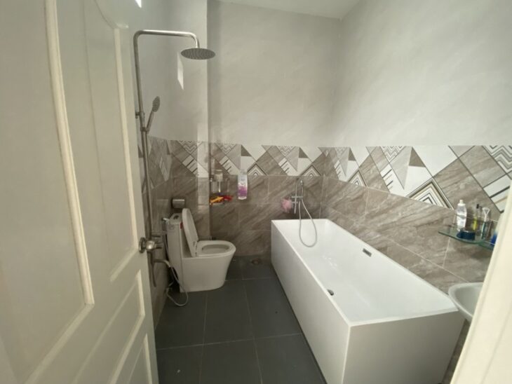 Bán nhà 3 tầng, 4PN, 5WC, 68m², 8.15 tỷ, Q.9, sổ hồng