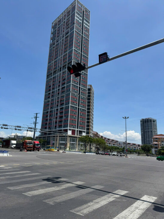 – Ngũ Hành Sơn, trung tâm hành Chính quận, khách sạn 7 tầng hiện đại, đối diện bãi tắm sơn thuỷ,