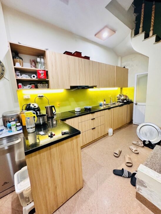 Bán nhà Yên Hoà, Cầu Giấy, ngõ thông 2 thoáng, 30m2, 5 tầng, chỉ 8.9 tỷ