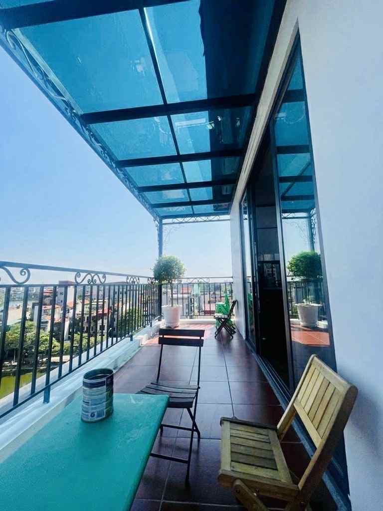 bán nhà lô góc mặt phố Long Biên, 100m x 7 tầng, mặt tiền 5.8m, view hồ, ôtô tránh, kinh doanh