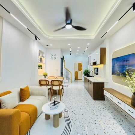 Nhà góc 2 mặt hẻm gần Hàng Xanh, Bình Thạnh, sổ 35m2, 2 tầng đúc, 3PN, chỉ hơn 4 tỷ thương lượng