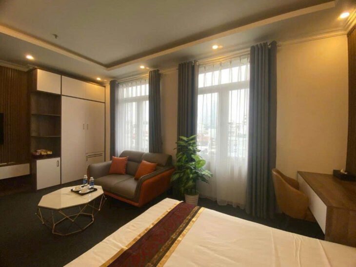 Bán khách sạn 3 sao quận Cầu Giấy, View Hồ, 155m2, 9 tầng, 71 tỷ