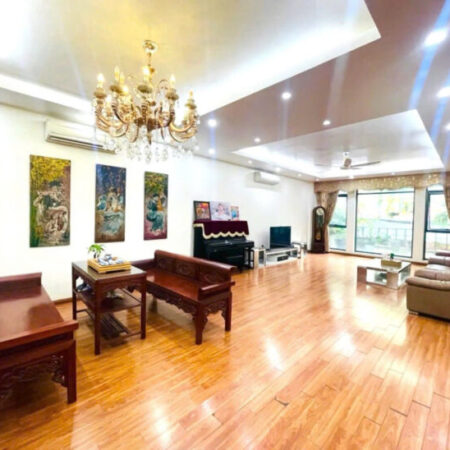 BÁN BIỆT THỰ HOA BẰNG, CẦU GIẤY – 245M – MT 9.5M – THANG MÁY – Ô TÔ TRÁNH – KINH DOANH