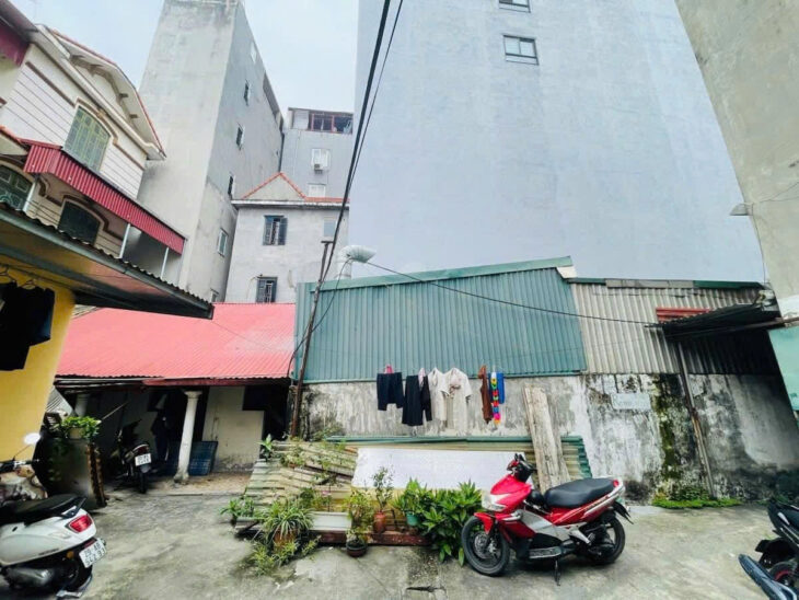 Mặt phố Dịch Vọng, 500m2, hiện trạng cấp 4 – Mặt tiền 8m – Giá chào 200 tỷ