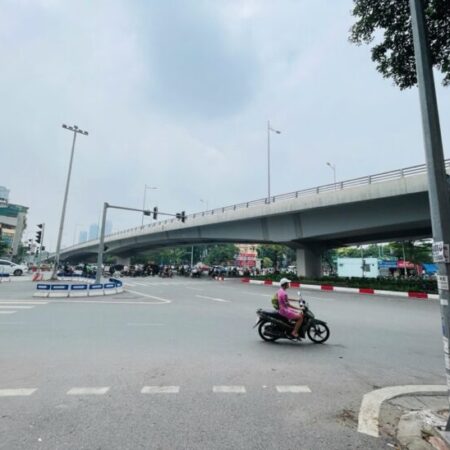 Bán nhà Hoàng Quốc Việt, Cầu Giấy, 35m2, 4 tầng, Mt 6.7m, chỉ 17.2 tỷ