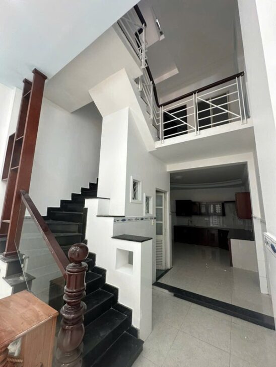 🏡 BÁN NHÀ CUỐI ĐƯỜNG TÊN LỬA, 35M², 3 TẦNG, NHỈNH 3 TỶ – HẺM THÔNG THOÁNG, NHÀ CÓ HẦM XE